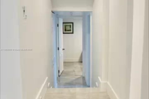 Casa en venta en Fort Lauderdale, Florida, 5 dormitorios, 226.68 m2 № 1931343 - foto 12