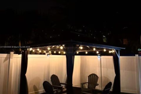 Casa en venta en Fort Lauderdale, Florida, 5 dormitorios, 226.68 m2 № 1931343 - foto 21