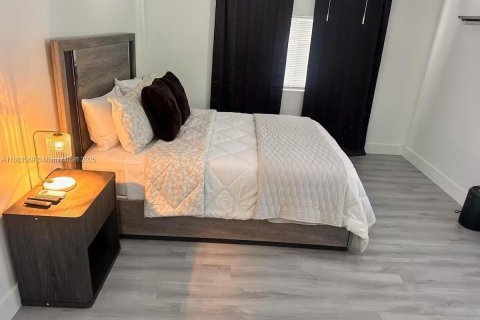 Casa en venta en Fort Lauderdale, Florida, 5 dormitorios, 226.68 m2 № 1931343 - foto 7