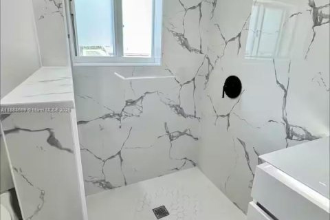 Casa en venta en Fort Lauderdale, Florida, 5 dormitorios, 226.68 m2 № 1931343 - foto 16