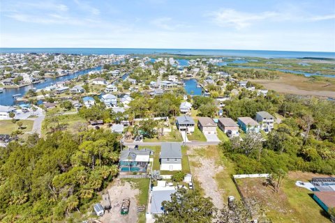 House in Hernando Beach, Florida 3 bedrooms, 143.81 sq.m. № 2224433 - photo 18