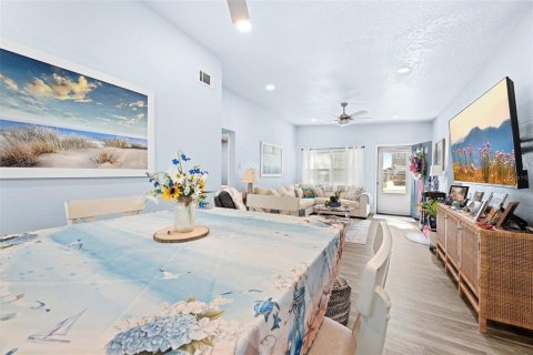 House in Hernando Beach, Florida 3 bedrooms, 143.81 sq.m. № 2224433 - photo 27