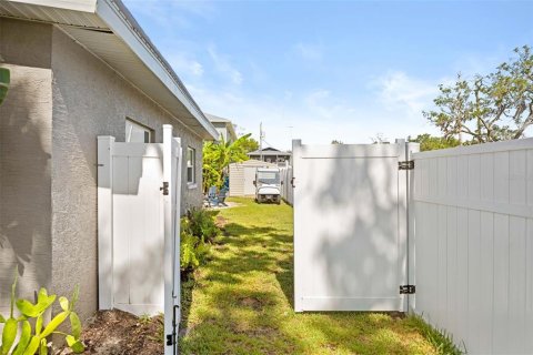 House in Hernando Beach, Florida 3 bedrooms, 143.81 sq.m. № 2224433 - photo 4