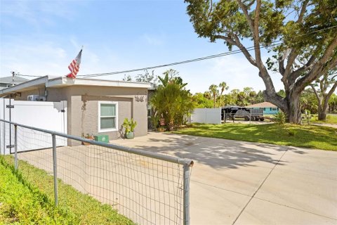 House in Hernando Beach, Florida 3 bedrooms, 143.81 sq.m. № 2224433 - photo 13