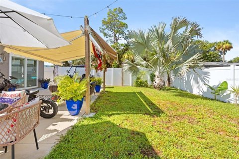House in Hernando Beach, Florida 3 bedrooms, 143.81 sq.m. № 2224433 - photo 8