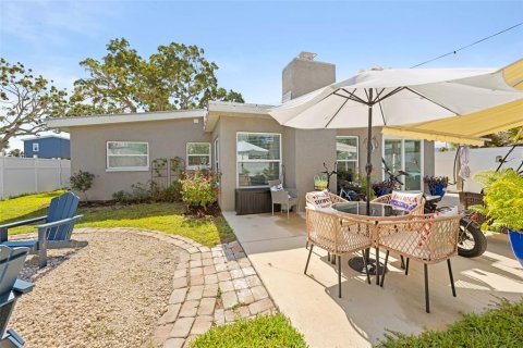 House in Hernando Beach, Florida 3 bedrooms, 143.81 sq.m. № 2224433 - photo 9