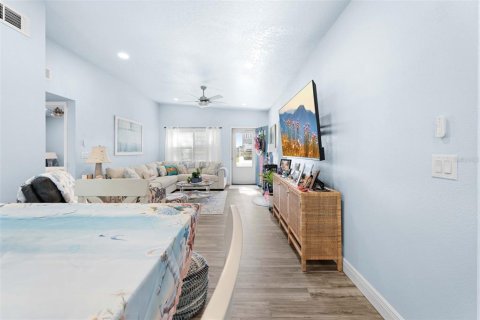 House in Hernando Beach, Florida 3 bedrooms, 143.81 sq.m. № 2224433 - photo 28