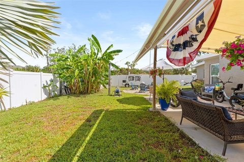 House in Hernando Beach, Florida 3 bedrooms, 143.81 sq.m. № 2224433 - photo 12