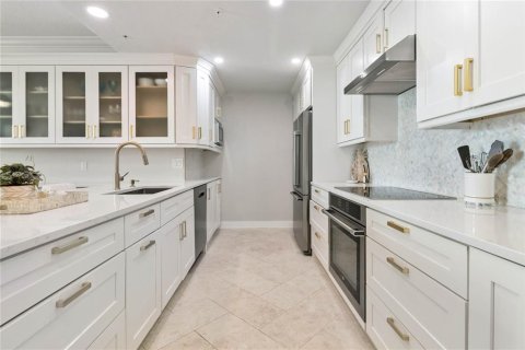 Condo in Sarasota, Florida, 2 bedrooms  № 1823105 - photo 8