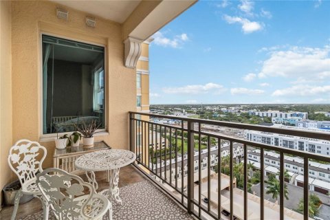 Condo in Sarasota, Florida, 2 bedrooms  № 1823105 - photo 17
