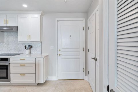 Condo in Sarasota, Florida, 2 bedrooms  № 1823105 - photo 3