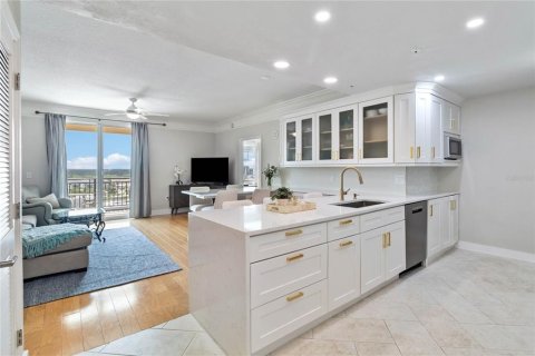 Condo in Sarasota, Florida, 2 bedrooms  № 1823105 - photo 7