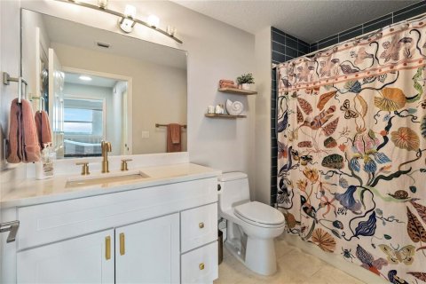 Condo in Sarasota, Florida, 2 bedrooms  № 1823105 - photo 16