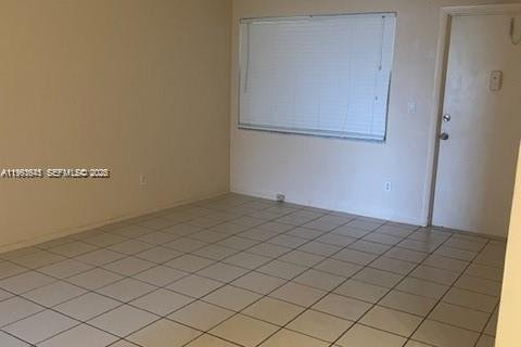 Condo in Hallandale Beach, Florida, 1 bedroom  № 2081035 - photo 3