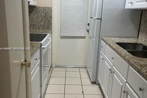 Condo in Hallandale Beach, Florida, 1 bedroom № 2081035