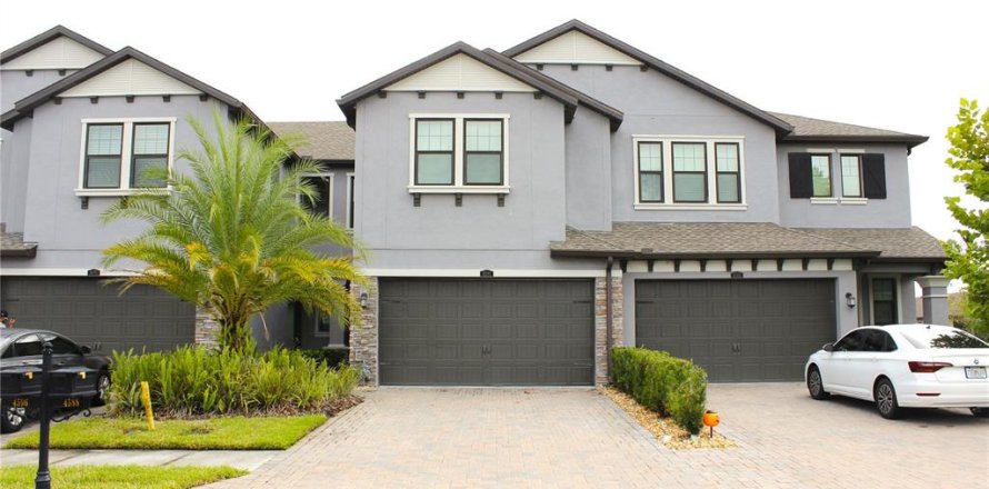 Townhouse in ESTANCIA
in Wesley Chapel, Florida 3 bedrooms, 169.73 sq.m. № 2112335