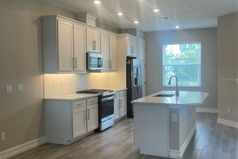 Townhouse in ESTANCIA
in Wesley Chapel, Florida 3 bedrooms, 169.73 sq.m. № 2112335 - photo 2