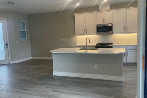 Townhouse in ESTANCIA
in Wesley Chapel, Florida 3 bedrooms, 169.73 sq.m. № 2112335 - photo 5