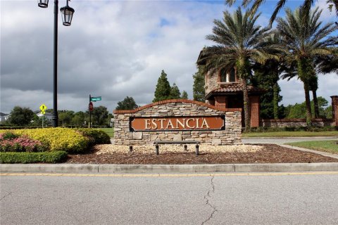 Townhouse in ESTANCIA
in Wesley Chapel, Florida 3 bedrooms, 169.73 sq.m. № 2112335 - photo 19