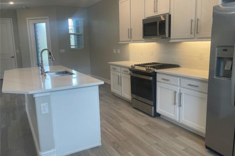 Townhouse in ESTANCIA
in Wesley Chapel, Florida 3 bedrooms, 169.73 sq.m. № 2112335 - photo 6