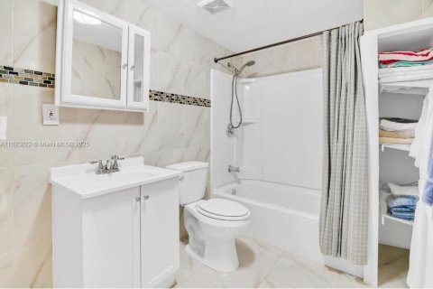 Casa en venta en West Palm Beach, Florida, 3 dormitorios, 140.38 m2 № 1945767 - foto 7