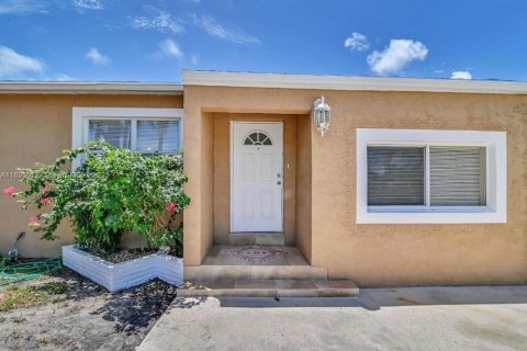 Casa en venta en West Palm Beach, Florida, 3 dormitorios, 140.38 m2 № 1945767 - foto 2