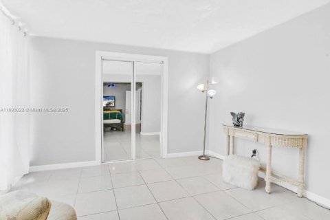 Casa en venta en West Palm Beach, Florida, 3 dormitorios, 140.38 m2 № 1945767 - foto 10