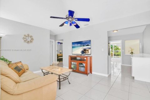 Casa en venta en West Palm Beach, Florida, 3 dormitorios, 140.38 m2 № 1945767 - foto 4