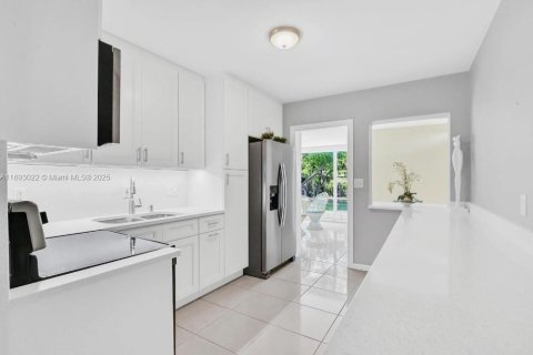 Casa en venta en West Palm Beach, Florida, 3 dormitorios, 140.38 m2 № 1945767 - foto 1