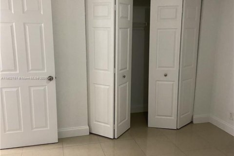 Condo in Sunrise, Florida, 2 bedrooms № 2081802 - photo 11