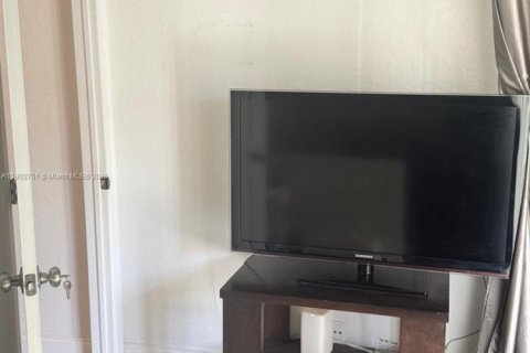 Condo in Sunrise, Florida, 2 bedrooms № 2081802 - photo 9