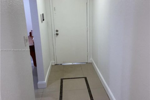 Condo in Sunrise, Florida, 2 bedrooms № 2081802 - photo 3