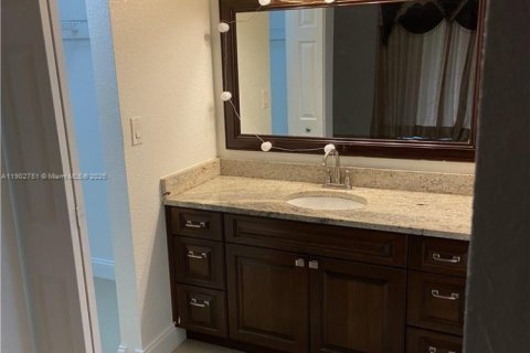 Condo in Sunrise, Florida, 2 bedrooms № 2081802 - photo 14
