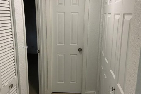 Condo in Sunrise, Florida, 2 bedrooms № 2081802 - photo 10