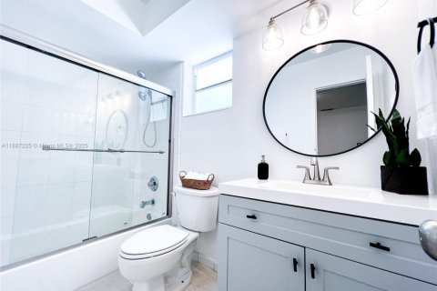 Villa ou maison à louer à Miami, Floride: 2 chambres № 1943672 - photo 4