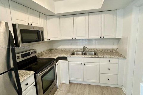 Villa ou maison à louer à Miami, Floride: 2 chambres № 1943672 - photo 10