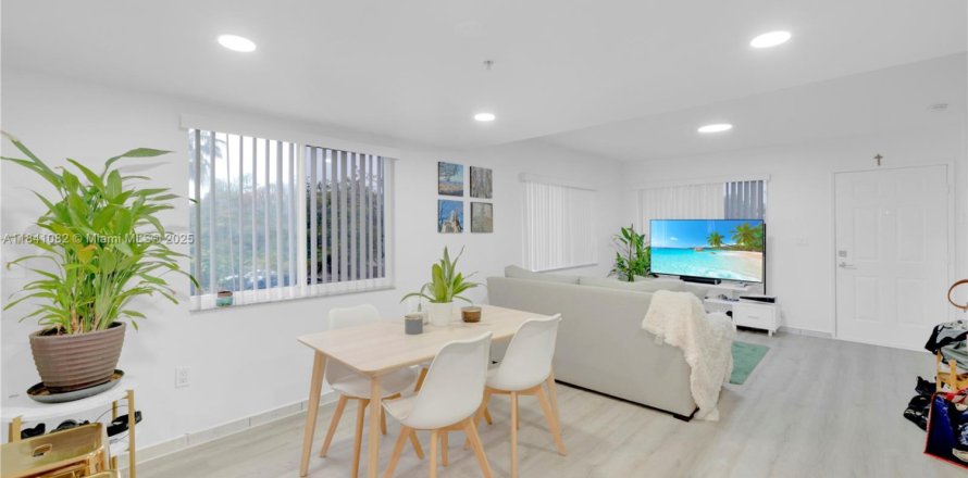 Condominio en Miami, Florida, 2 dormitorios  № 1842724