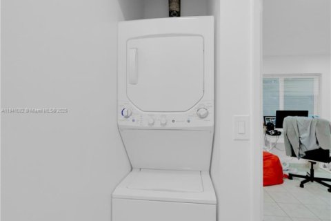 Condominio en venta en Miami, Florida, 2 dormitorios, 107.77 m2 № 1842724 - foto 16
