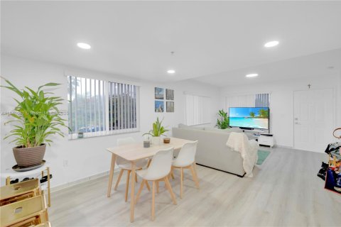 Condominio en venta en Miami, Florida, 2 dormitorios, 107.77 m2 № 1842724 - foto 3