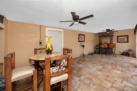 House in Saint Petersburg, Florida 3 bedrooms, 146.04 sq.m. № 2259543 - photo 3