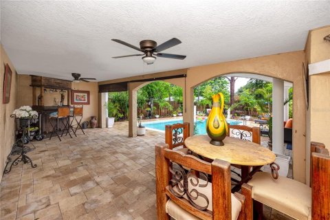 House in Saint Petersburg, Florida 3 bedrooms, 146.04 sq.m. № 2259543 - photo 2