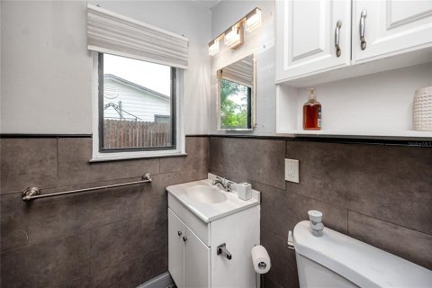 House in Saint Petersburg, Florida 3 bedrooms, 146.04 sq.m. № 2259543 - photo 27