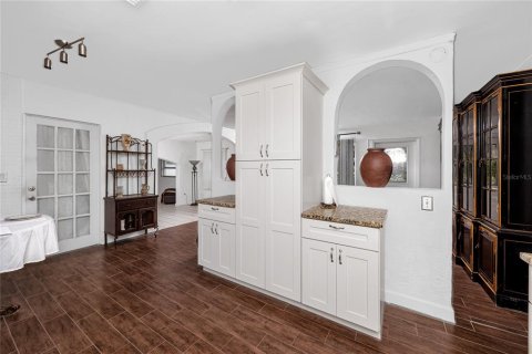 House in Saint Petersburg, Florida 3 bedrooms, 146.04 sq.m. № 2259543 - photo 13