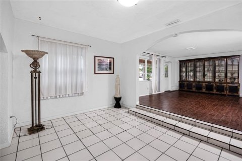 House in Saint Petersburg, Florida 3 bedrooms, 146.04 sq.m. № 2259543 - photo 11