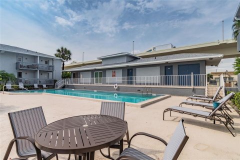 Apartamento en alquiler en Tampa, Florida, 2 dormitorios, 118.91 m2 № 2208278 - foto 21