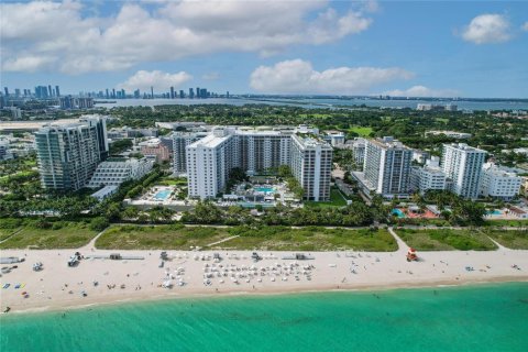 Condo in Miami Beach, Florida, 1 bedroom  № 2081502 - photo 16