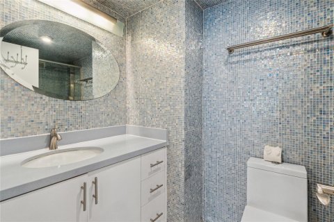 Condo in Miami Beach, Florida, 1 bedroom  № 2081502 - photo 14