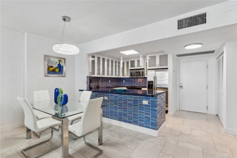 Condo in Miami Beach, Florida, 1 bedroom  № 2081502 - photo 10