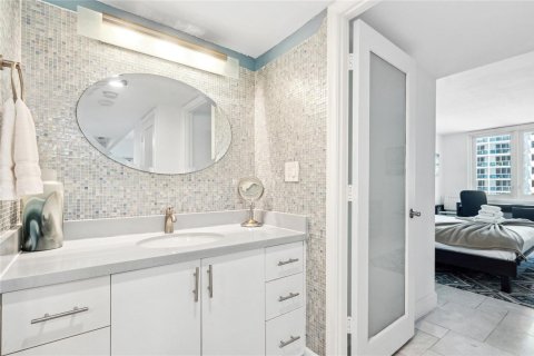 Condo in Miami Beach, Florida, 1 bedroom  № 2081502 - photo 15
