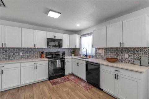House in Bradenton, Florida 2 bedrooms, 119.66 sq.m. № 2237949 - photo 12
